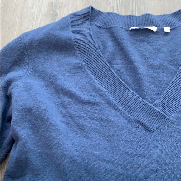 vince ombré blue 100% cashmere v-neck sweater SMALL, like new - Picture 2 of 4